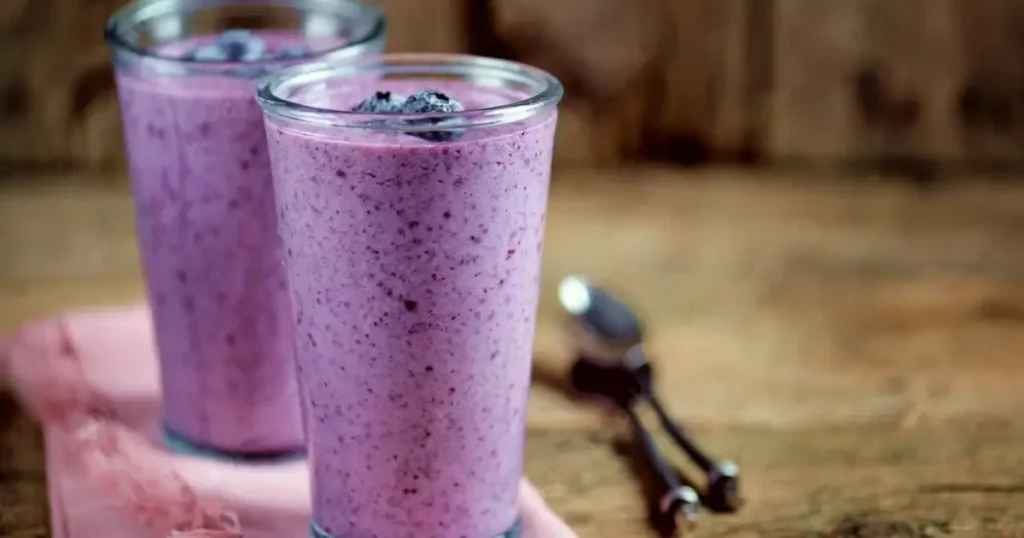 strawberry and blueberry smoothie